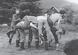 Dívčí oddíl na samostatném táboře na Antýglu 1978