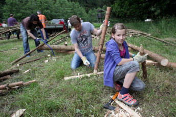 Stavba tábora 555 2015