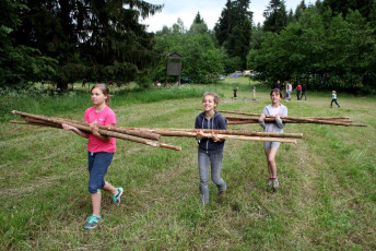 Stavba tábora 555 2015