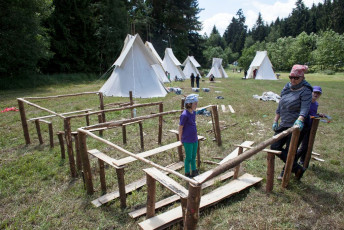 Stavba tábora 555 2015
