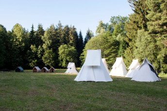 Stavba tábora 555 2015