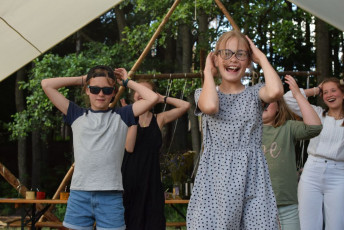 2022_07_tc3a1bor_chytrov_zlatc3bd-kompas-825