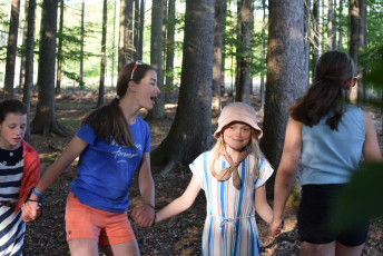 2022_07_tc3a1bor_chytrov_zlatc3bd-kompas-875