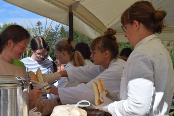 2022_07_tc3a1bor_chytrov_zlatc3bd-kompas-947