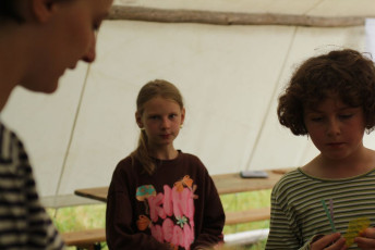 Lezi louka, Herminka vybira