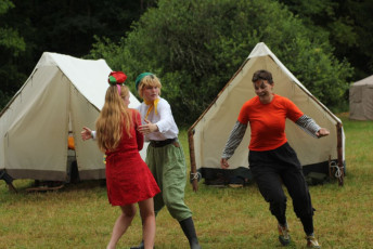 maly princ chrani ruzi pred tygrem