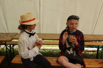 Embu a Cie na roleplayi debatuji