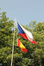 k vlajce hled, vlajku vztyc