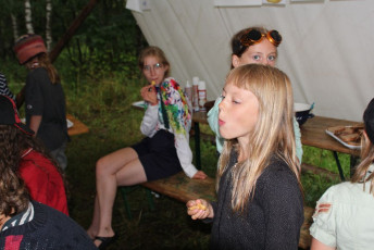 Elka a Nona na hostine