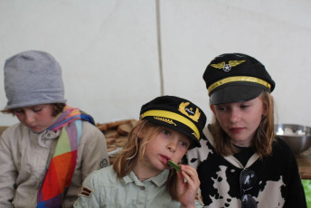 Miriam a Cie na hostine