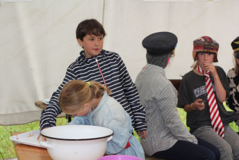 hostina v plnem proudu